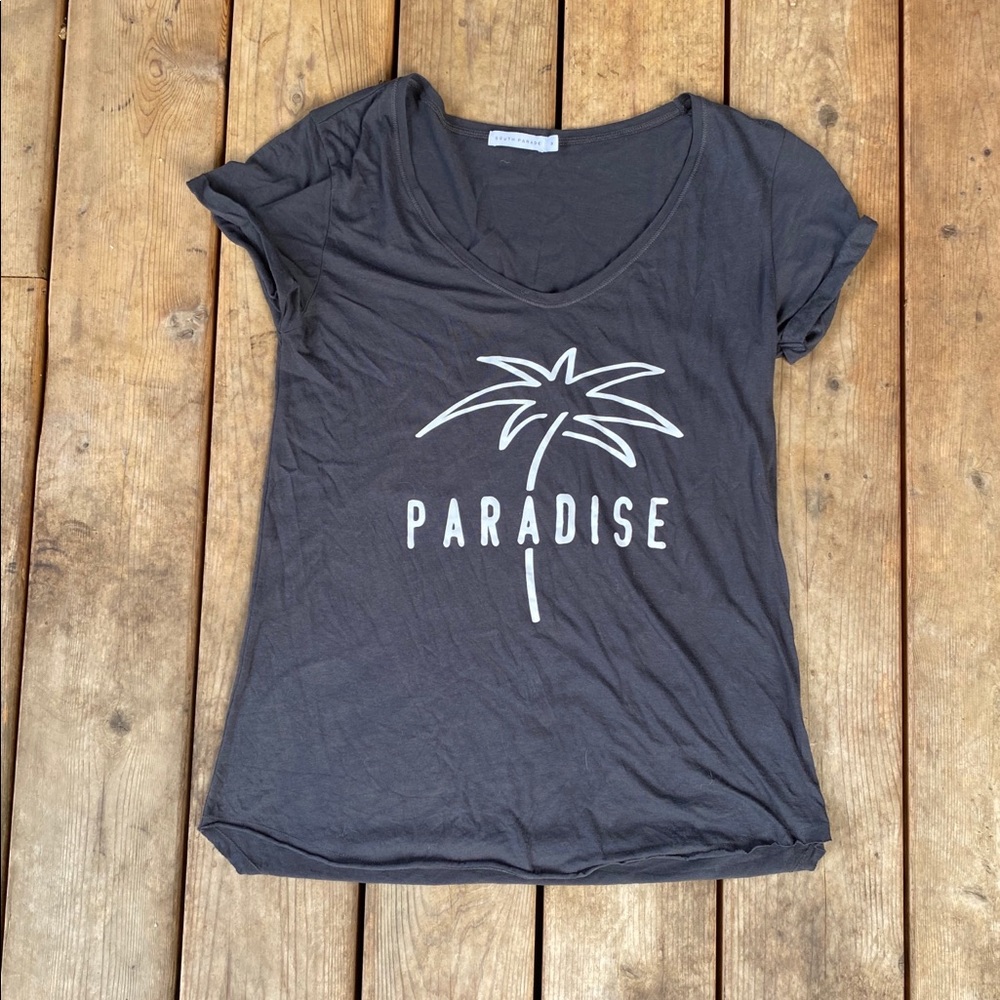 Black V-line t-shirt